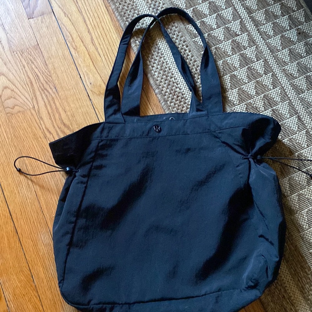 Lululemon tots bag